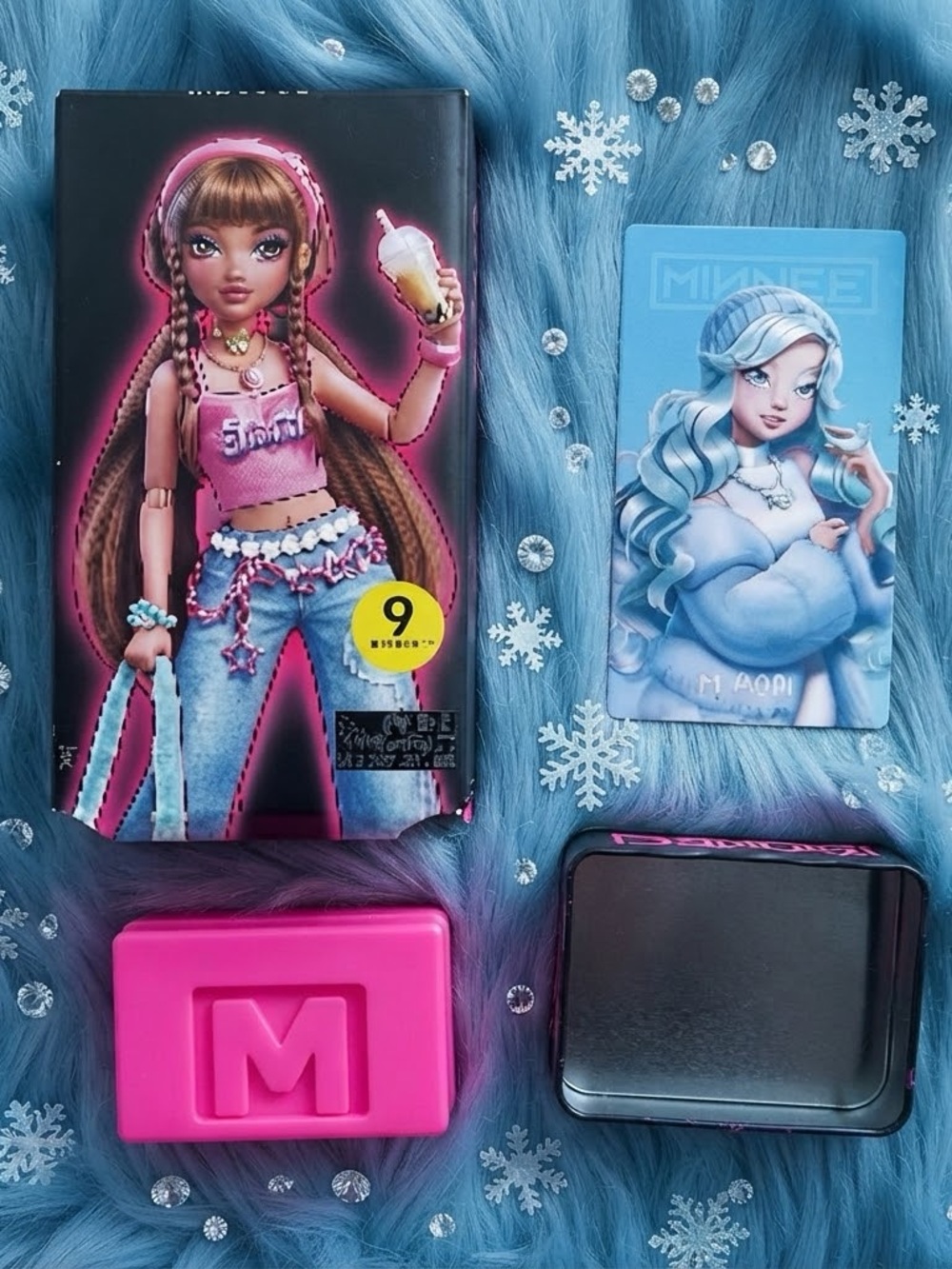 Zuru Minnee World's Smallest Posable Fashion Doll #001 Winter Boutique